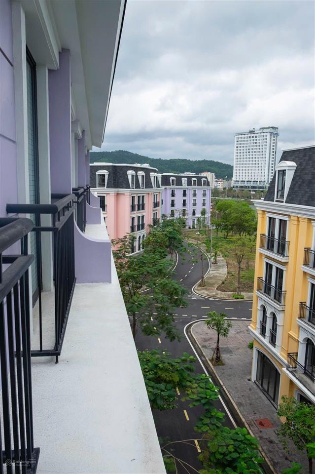 Bán liền kề harbor bay hạ long, full nội thất có thang máy. công năng 7 ngủ, giá cần bán
