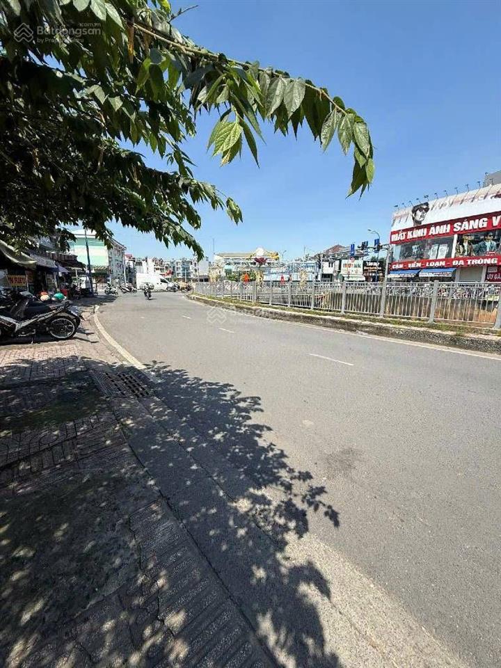 Hiếm tân kỳ tân quý  ngang khủng gần 8m hẻm xe hơi thông  bhh a