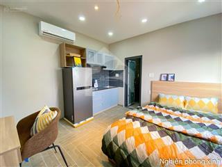 Phòng full nội thất, cửa sổ lớn  ngay nơ trang long giáp q1, phú nhuận