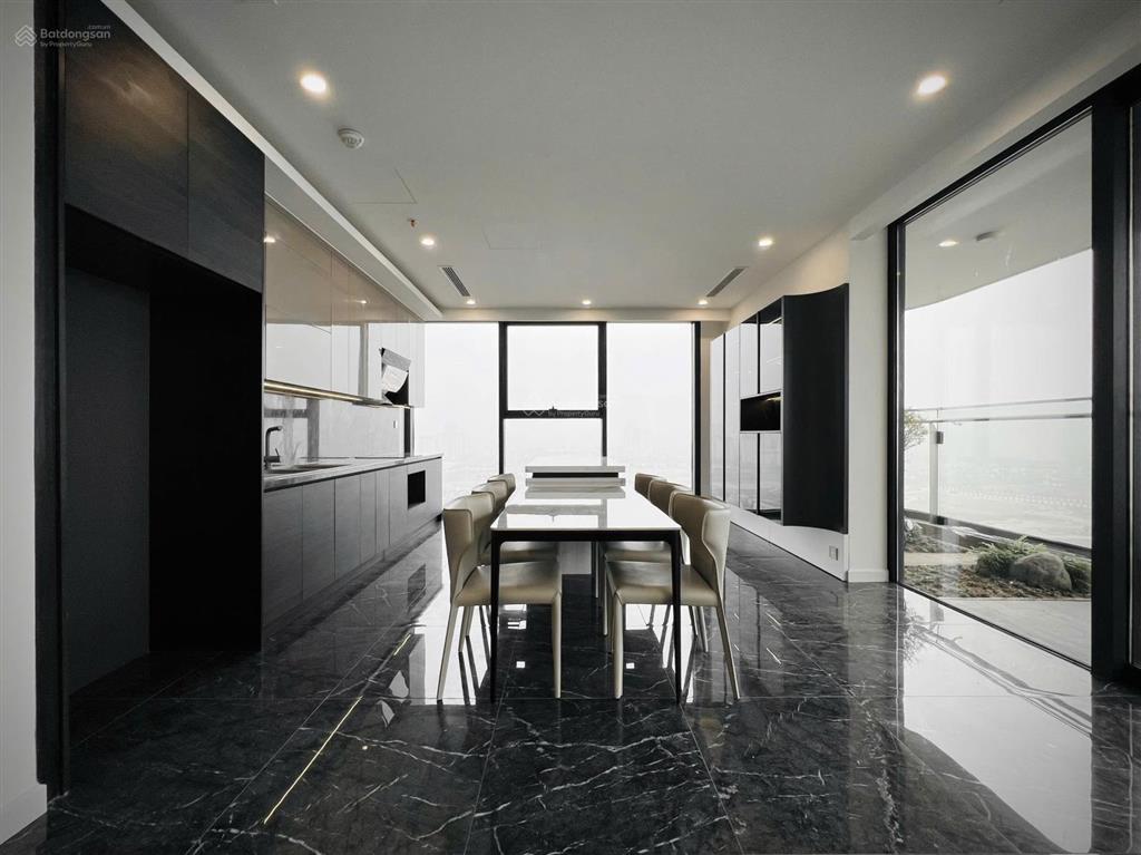 Chủ nhà cần bán căn 2pn 125m2 sunshine golden river view trực diện sông hồng, cầu nhật tân giá tốt