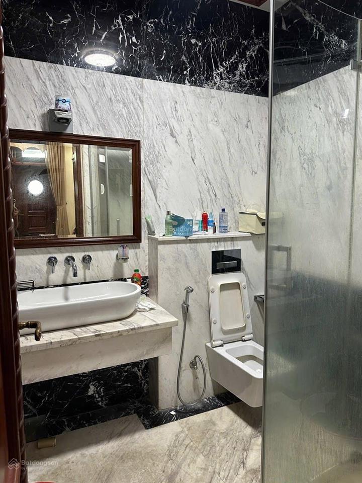 Bán nhà ngang khủng 8m kdc vip phan xích long p. 2 phú nhuận, 8x14m vuông vức, sát bên quận 1
