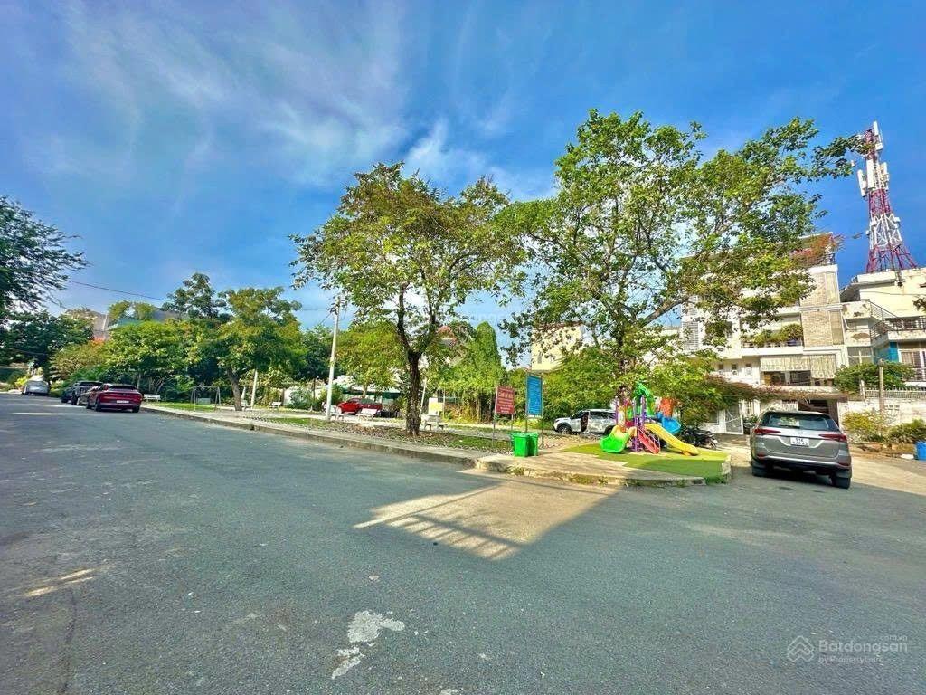 Vị trí đỉnh ngay gigamall phạm văn đồng, gần sông 420m2 (16x25) chỉ 26 tỷ