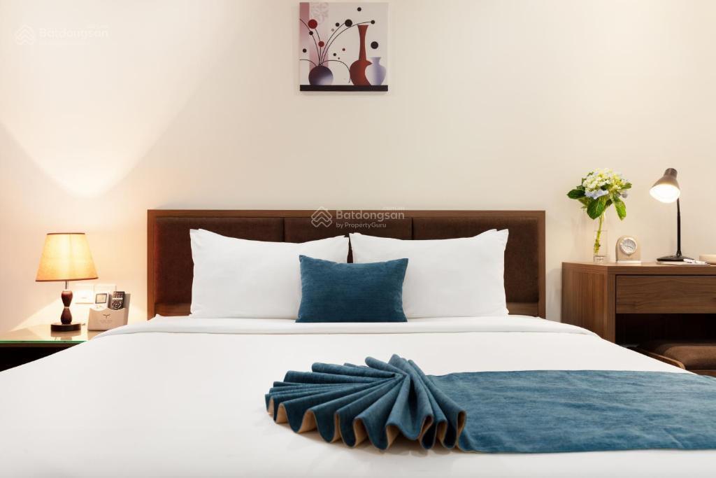 Bán ks 8 t hiện đại, chỉ 2 nhà ra mặt phố kim mã, dòng tiền 400 tr/tháng, mặt tiền 9m, nở hậu, gpxd