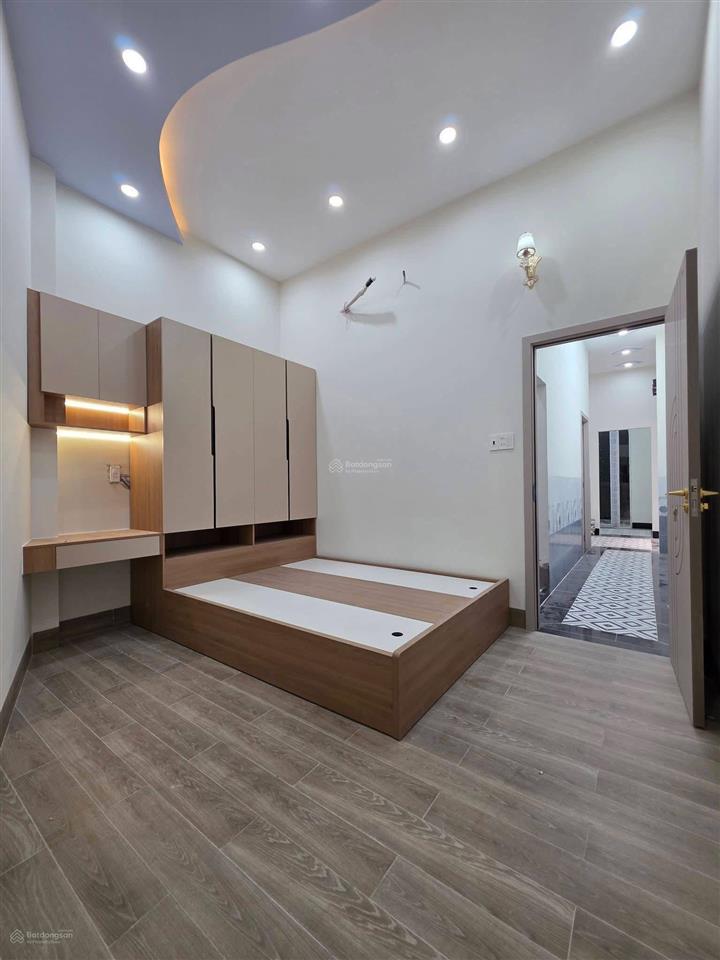 Bán nhà trục đường nguyễn thị thập 60m2 vuông ngang 4m dài 15m nhà 2 tầng 3 phòng chỉ 5 tỷ nhỉnh