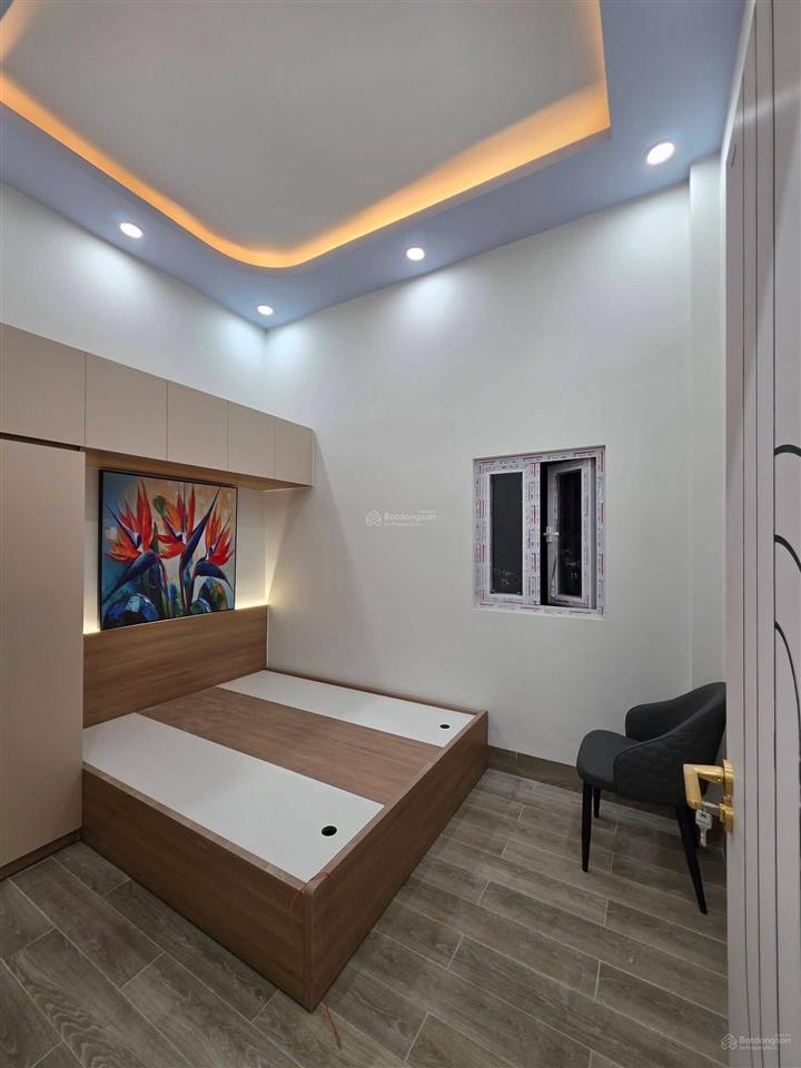 Bán nhà trục đường nguyễn thị thập 60m2 vuông ngang 4m dài 15m nhà 2 tầng 3 phòng chỉ 5 tỷ nhỉnh