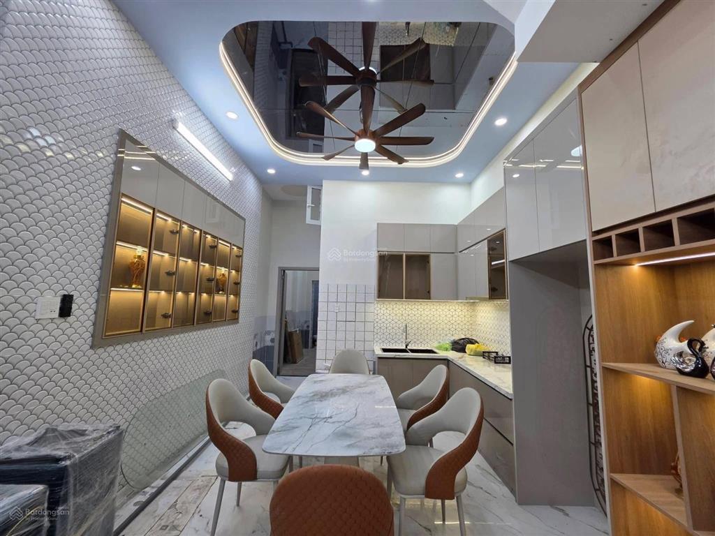 Bán nhà trục đường nguyễn thị thập 60m2 vuông ngang 4m dài 15m nhà 2 tầng 3 phòng chỉ 5 tỷ nhỉnh