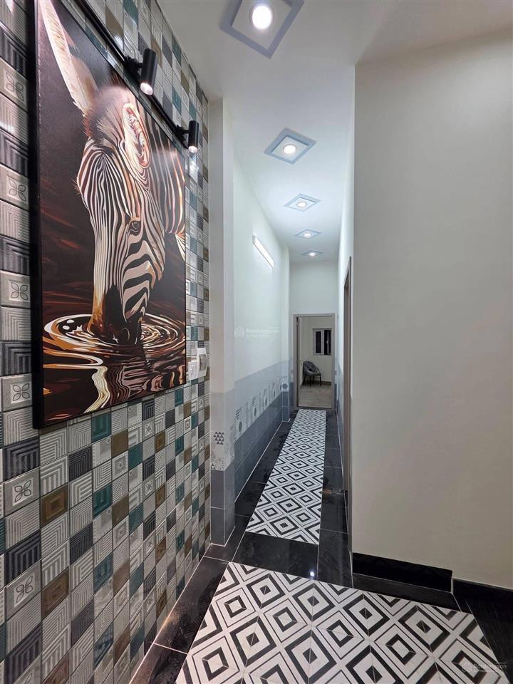 Bán nhà trục đường nguyễn thị thập 60m2 vuông ngang 4m dài 15m nhà 2 tầng 3 phòng chỉ 5 tỷ nhỉnh