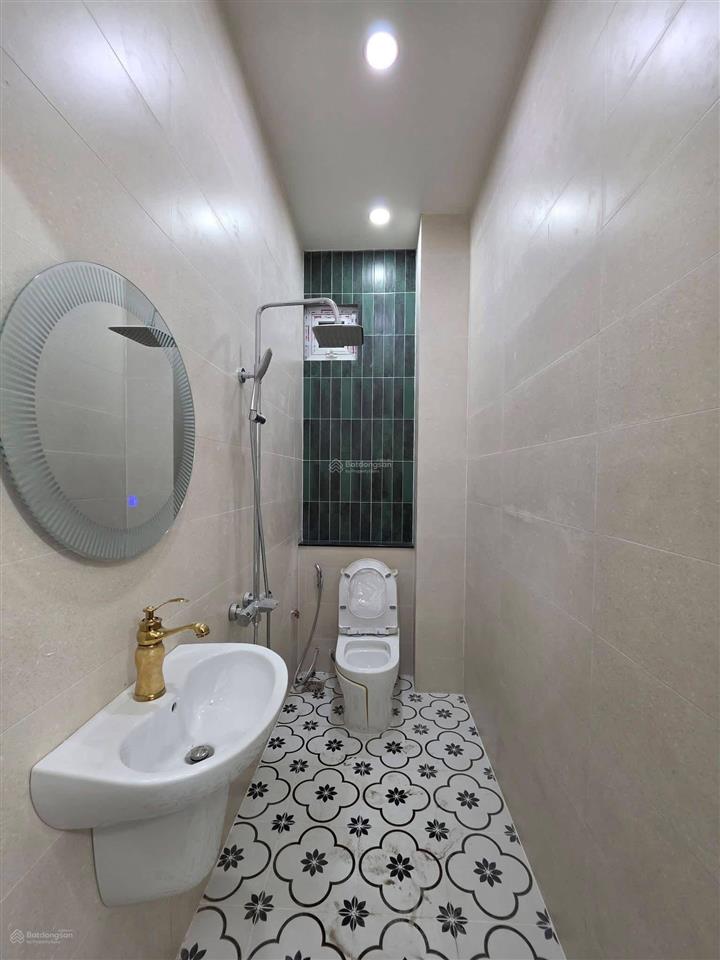 Bán nhà trục đường nguyễn thị thập 60m2 vuông ngang 4m dài 15m nhà 2 tầng 3 phòng chỉ 5 tỷ nhỉnh