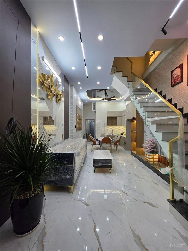 Bán nhà trục đường nguyễn thị thập 60m2 vuông ngang 4m dài 15m nhà 2 tầng 3 phòng chỉ 5 tỷ nhỉnh