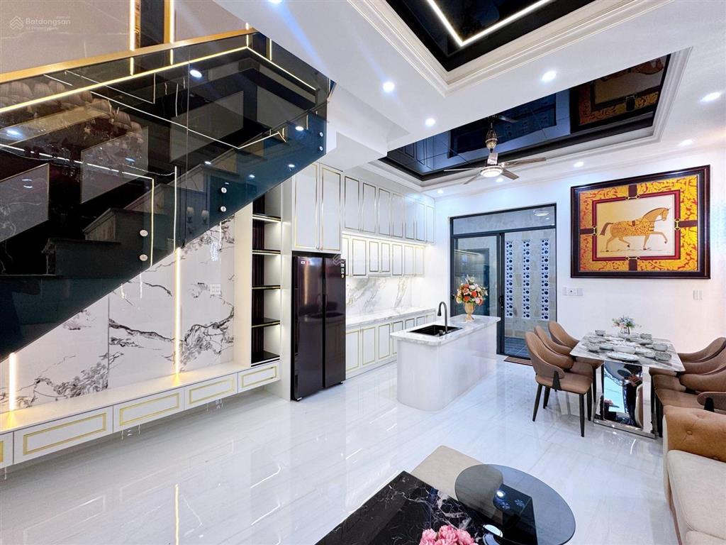 Bán nhà quận 7 lotte him lam nguyễn thị thập 80m2 thổ ngang 6x15m nhà 3 tầng 4 phòng chỉ 8 tỷ nhỉnh