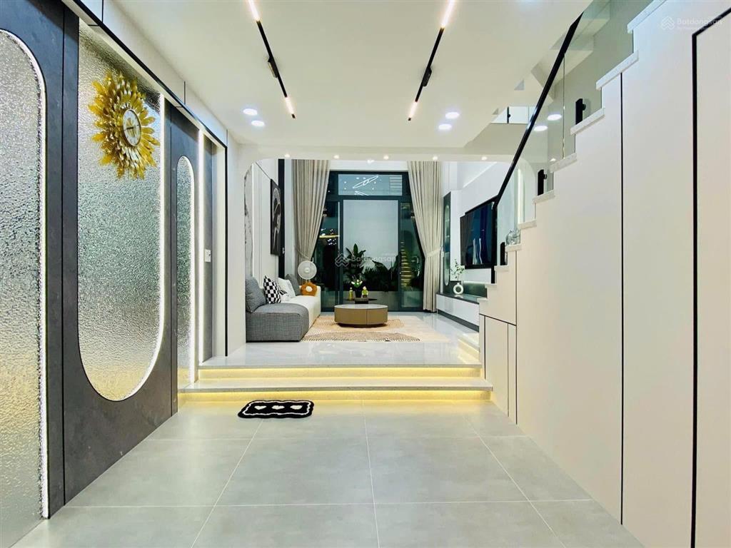 Nhà gần mặt tiền dt 59.6m2 dương quảng hàm p5 gò vấp giá 3tỷ150tr, đang cho thuê 30tr/tháng. sổ sẵn