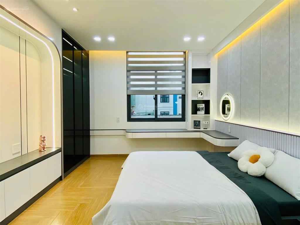 Nhà gần mặt tiền dt 59.6m2 dương quảng hàm p5 gò vấp giá 3tỷ150tr, đang cho thuê 30tr/tháng. sổ sẵn