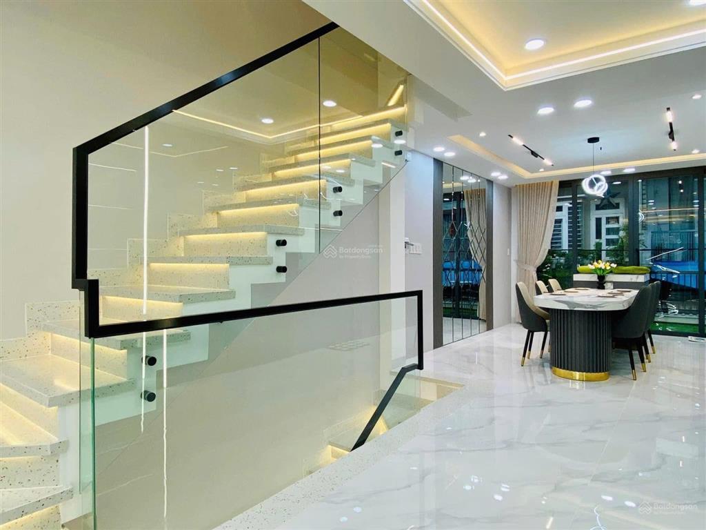 Nhà gần mặt tiền dt 59.6m2 dương quảng hàm p5 gò vấp giá 3tỷ150tr, đang cho thuê 30tr/tháng. sổ sẵn