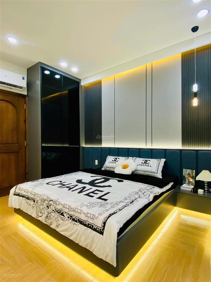 Nhà gần mặt tiền dt 59.6m2 dương quảng hàm p5 gò vấp giá 3tỷ150tr, đang cho thuê 30tr/tháng. sổ sẵn