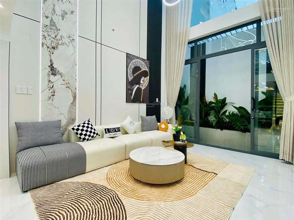 Nhà gần mặt tiền dt 59.6m2 dương quảng hàm p5 gò vấp giá 3tỷ150tr, đang cho thuê 30tr/tháng. sổ sẵn