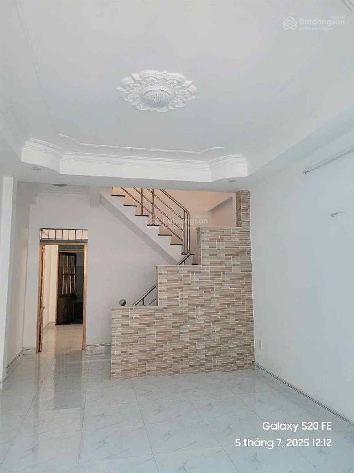 5 tỷ 350 thương lượng, nhà mới 3 tầng, đường 6 mét, diện tích  ngan 4 mét  dài 14 mét.