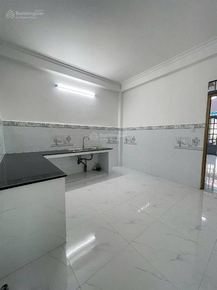 5 tỷ 350 thương lượng, nhà mới 3 tầng, đường 6 mét, diện tích  ngan 4 mét  dài 14 mét.