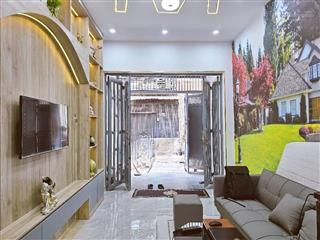 Hẻm xe hơi chạy thông  khu vip dương quảng hàm  full nội thất sổ vuông đẹp, hoàn công đủ.