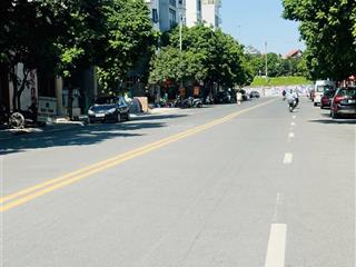 Mảnh đất phố gia thượng  diện tích 70m2  mặt tiền 4.6m  ô tô 7 chỗ vào nhà  giá đầu tư 10.9 tỷ