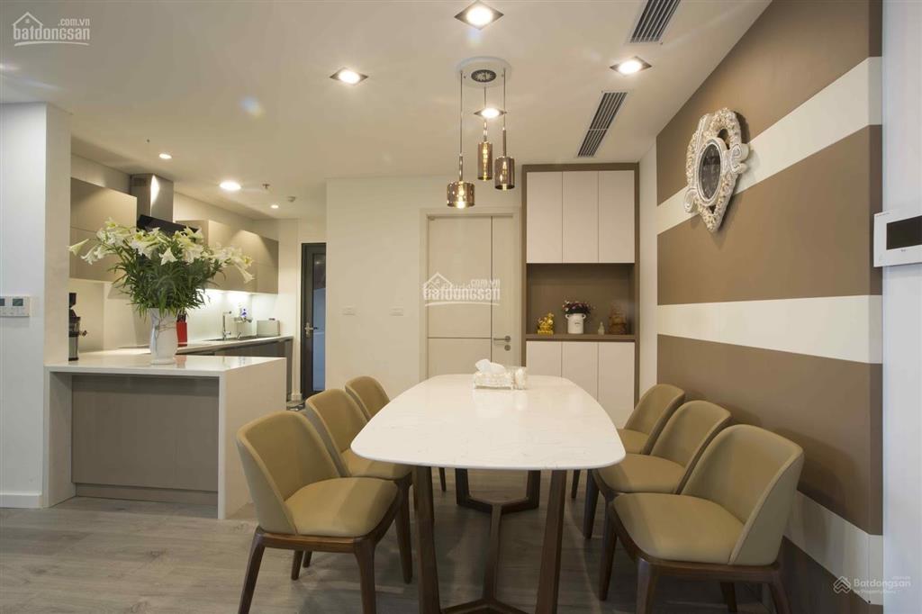 Mới. cần bán căn 08 tháp a central field 219 trung kính. 70m2 2pn, 2vs, full nội thất