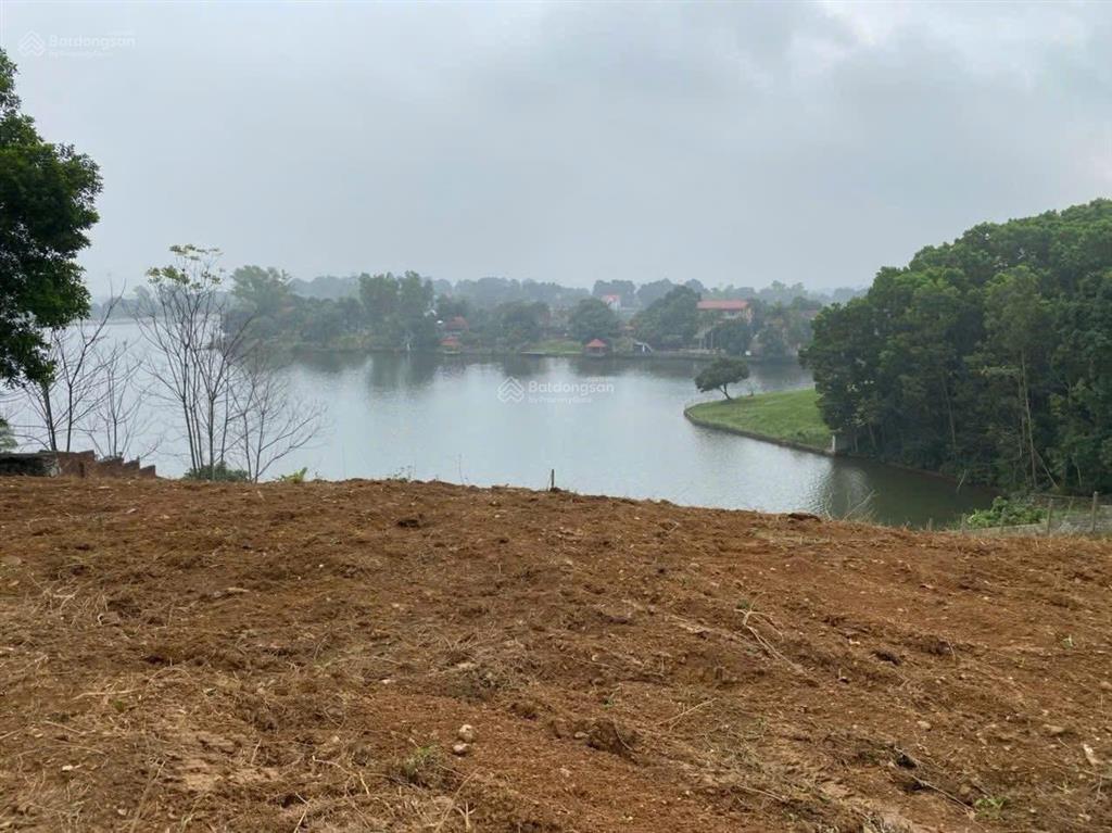 Bán đất liên xã, 31,5 tỷ, 6500m2  800 ont, view hồ mặt tiền 40m, pháp lý đầy đủ, hòa bình, hot!