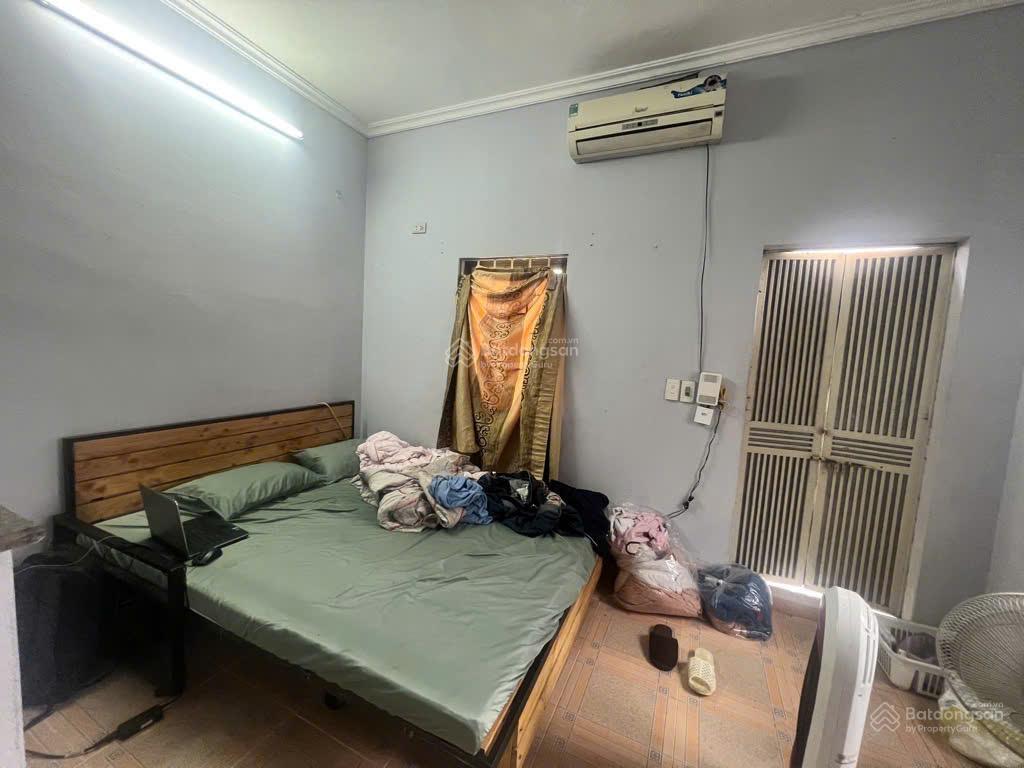 Loanh quanh 2 tỷ có luôn nhà 18m² lô góc, ngõ thông, dân xây 4 tầng đường nguyễn khoái. sđcc