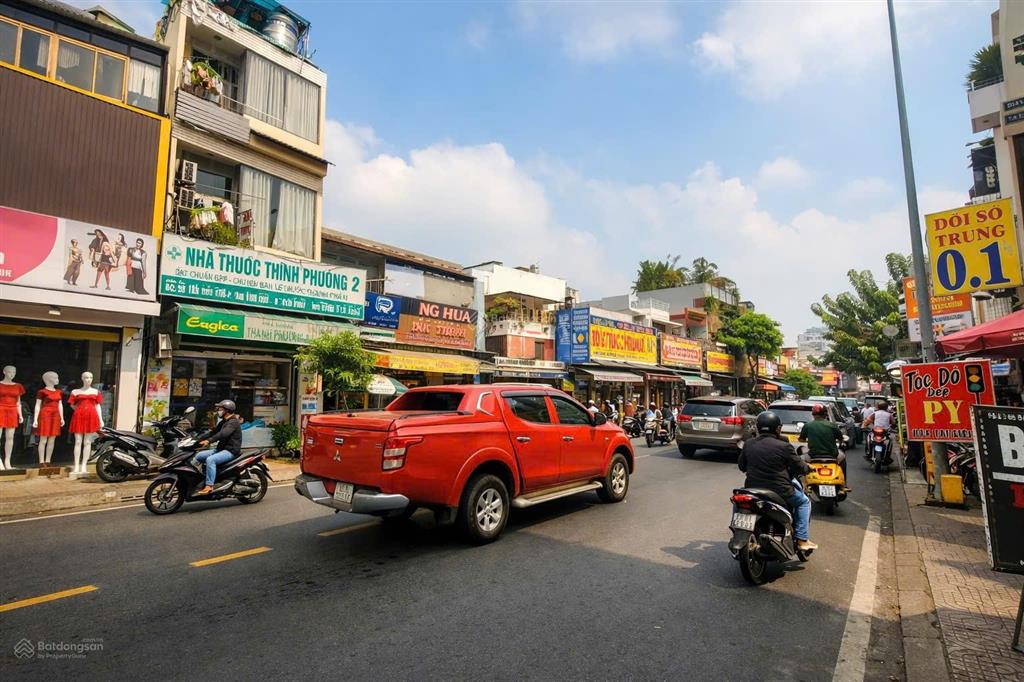 Mặt tiền tân sơn nhì  hàng hiếm xót lại  28.7m2 | 3 tầng. dòng tiền 20 triệu. giá 10.5 tỷ còn tl