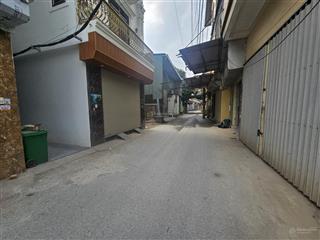 Bán nhà dt 30.6 mét. 5 tầng , tầng 1 p khách bếp, t2.3.4 phòng ngủ , t5 phòng thờ . fun nội thất