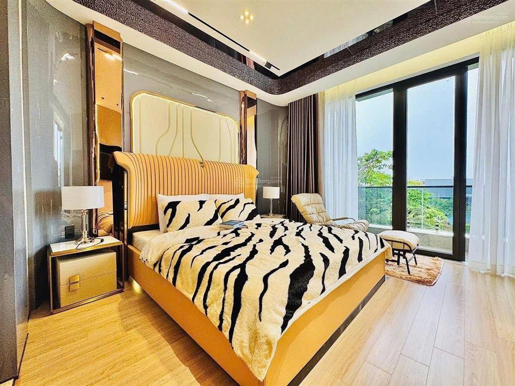 Bán nhà mặt phố 90m2, giá 4,38 tỷ  dt (5x18)  ngay khu cư xá đô thành nguyễn hiền, p. 4, quận 3