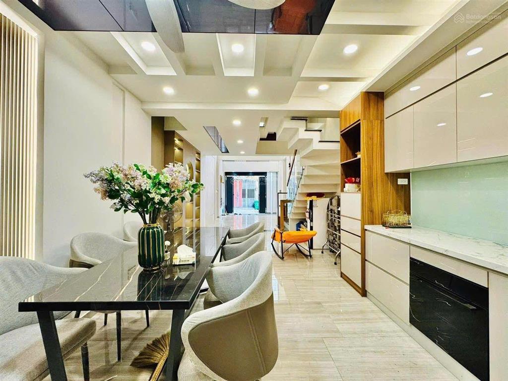 Cần bán nhà ngay khu cư xá đồng tiến, quận 10, giá 4,68 tỷ (5x19)  ngay thpt nguyễn khuyến