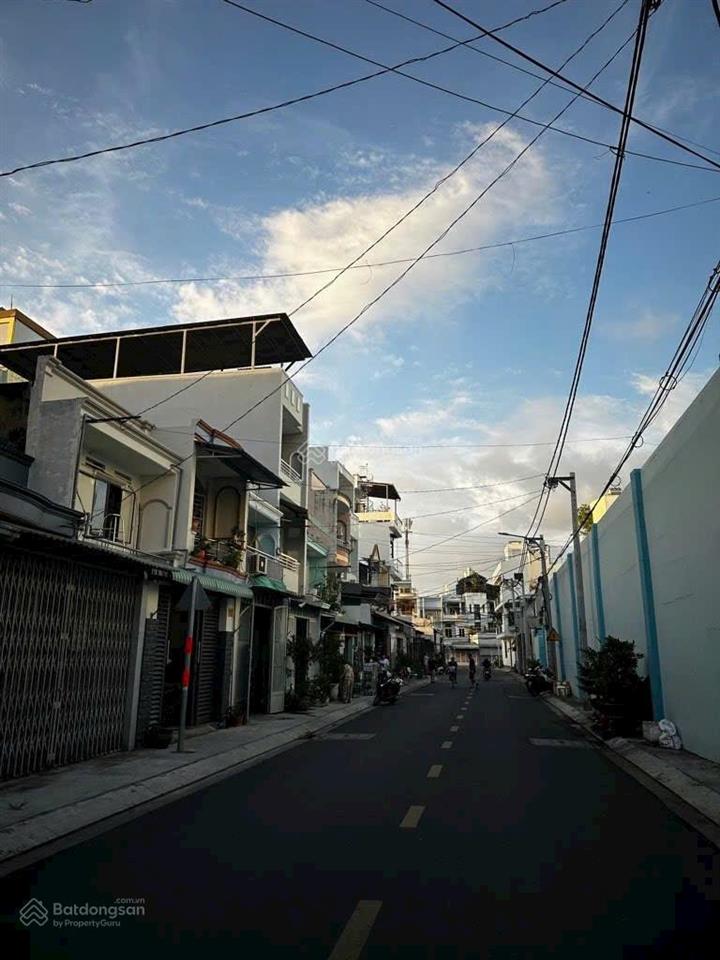 Bán nhà cũ tiện xây mới bùi minh trực p6  hẻm xe hơi  64m2 ( 4m x 16m )  dòng tiền  nhỉnh 6 tỷ