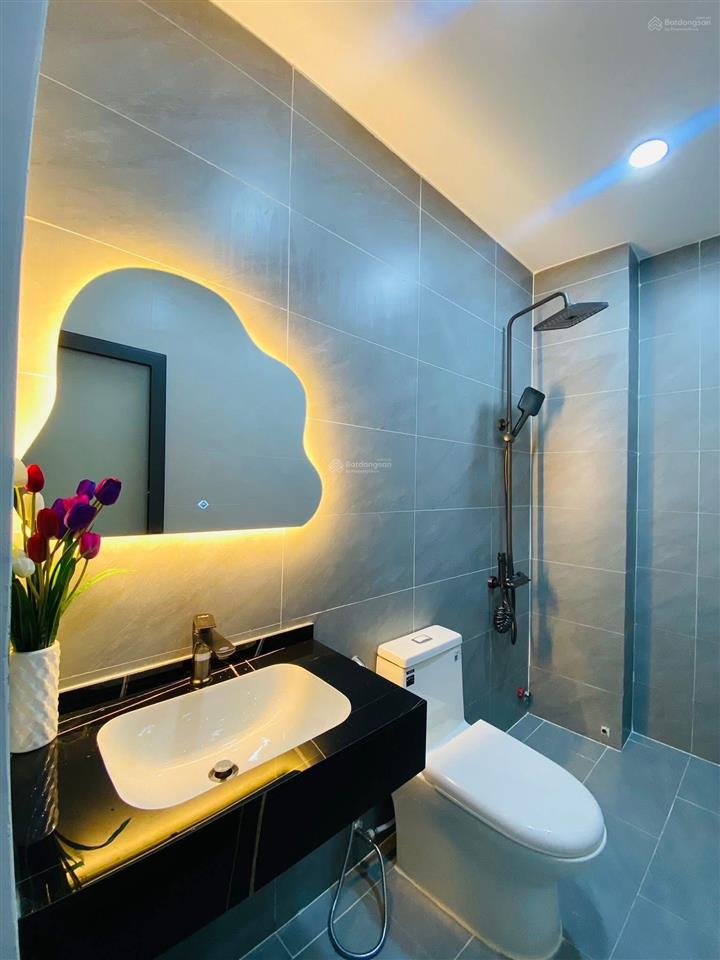 Chốt ngay căn nhà đẹp 2 tầng, 48m2 ngay lê văn sỹ, q.3 / 3 tỷ 260. shr, vị trí trung tâm, hẻm 4.5m