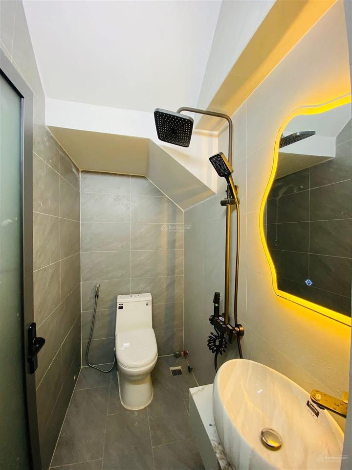 Chốt ngay căn nhà đẹp 2 tầng, 48m2 ngay lê văn sỹ, q.3 / 3 tỷ 260. shr, vị trí trung tâm, hẻm 4.5m