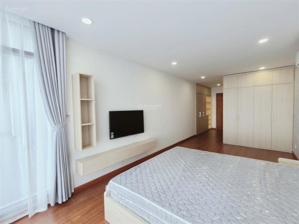 Chính chủ cho thuê căn 4 ngủ nổi bật dự án 200m2 full đồ nội thất mới view thành phố  0393 686 ***