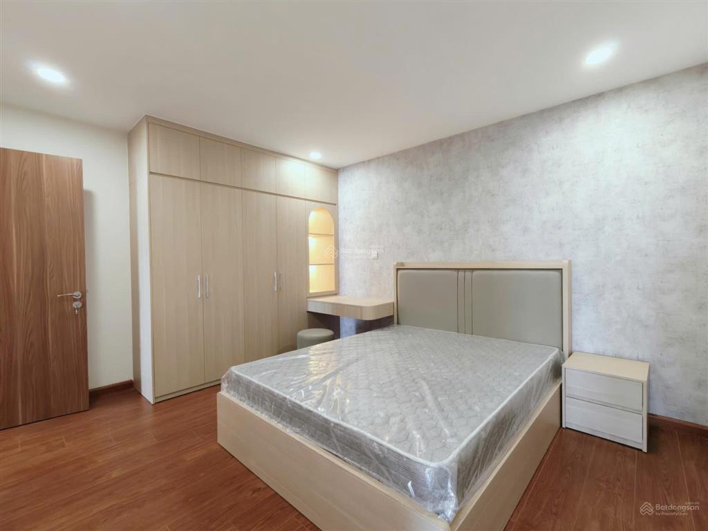 Chính chủ cho thuê căn 4 ngủ nổi bật dự án 200m2 full đồ nội thất mới view thành phố  0393 686 ***