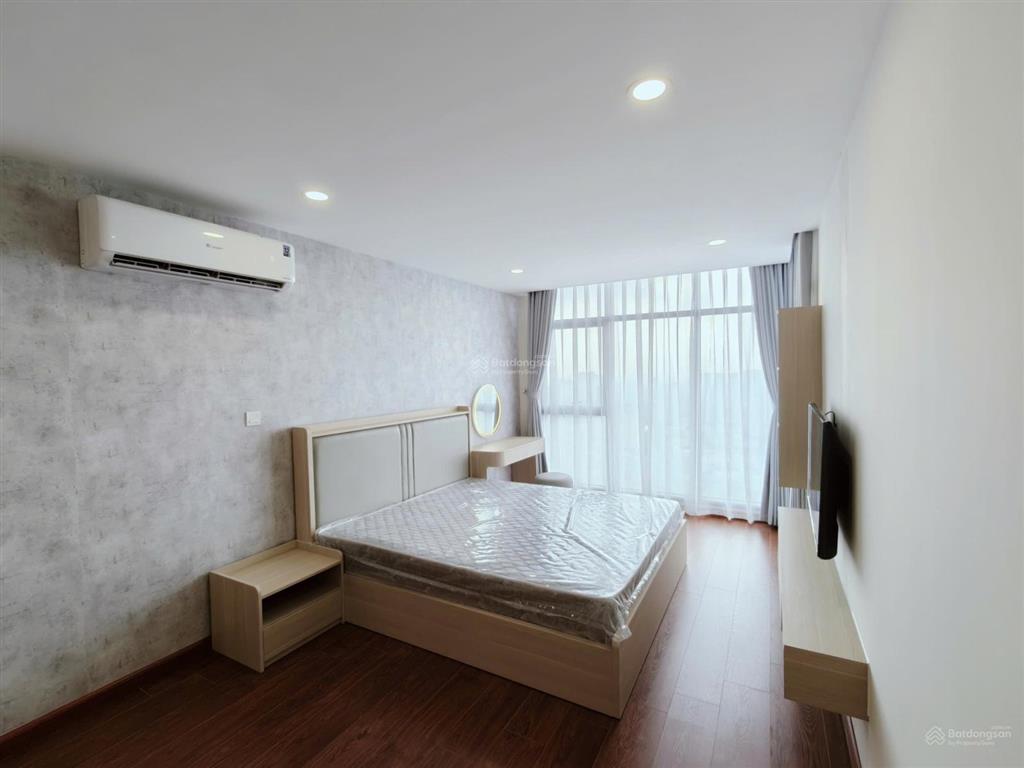 Chính chủ cho thuê căn 4 ngủ nổi bật dự án 200m2 full đồ nội thất mới view thành phố  0393 686 ***