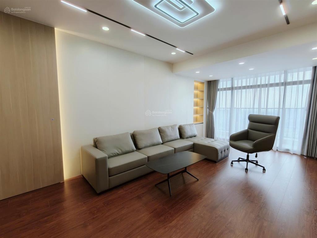 Chính chủ cho thuê căn 4 ngủ nổi bật dự án 200m2 full đồ nội thất mới view thành phố  0393 686 ***