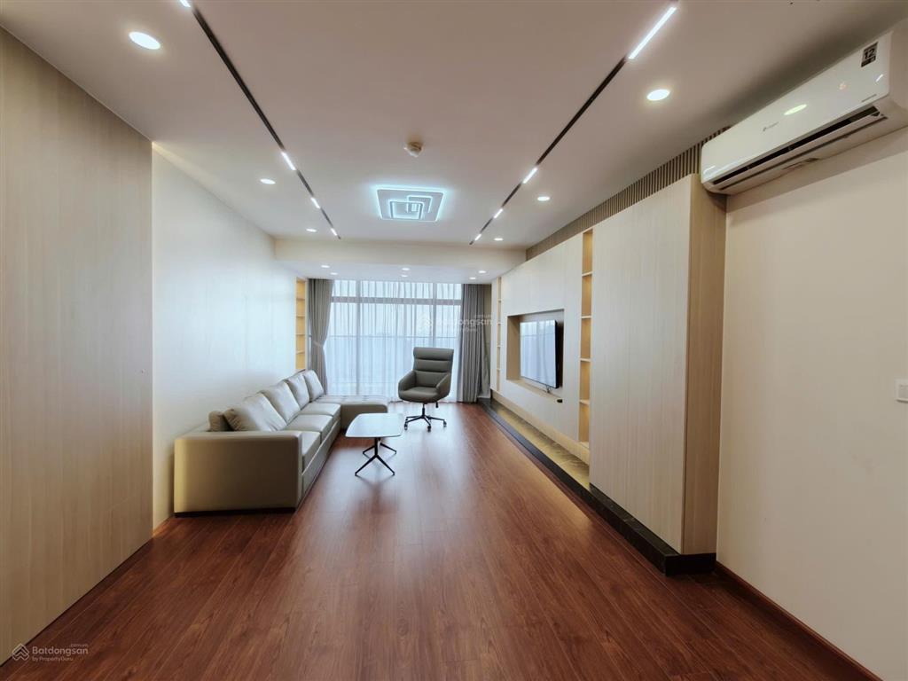 Chính chủ cho thuê căn 4 ngủ nổi bật dự án 200m2 full đồ nội thất mới view thành phố  0393 686 ***