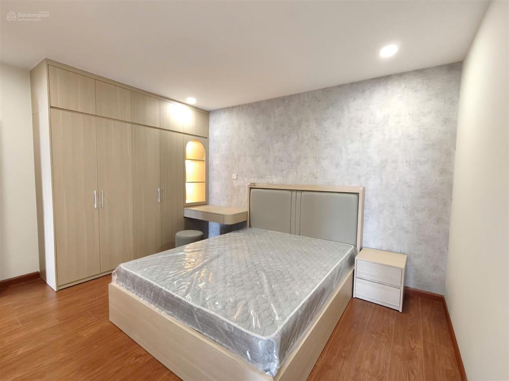 Chính chủ cho thuê căn 4 ngủ nổi bật dự án 200m2 full đồ nội thất mới view thành phố  0393 686 ***