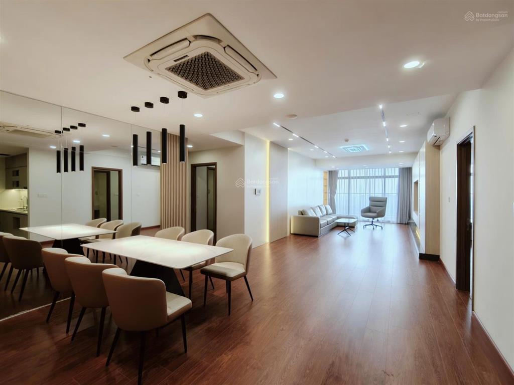 Chính chủ cho thuê căn 4 ngủ nổi bật dự án 200m2 full đồ nội thất mới view thành phố  0393 686 ***