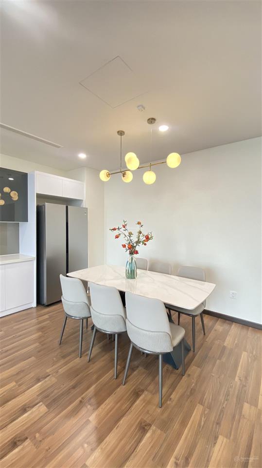 Chính chủ cho thuê căn hộ 3 ngủ hoa hậu 130m2 tại skypark resident full đồ view đẹp  0393 686 ***