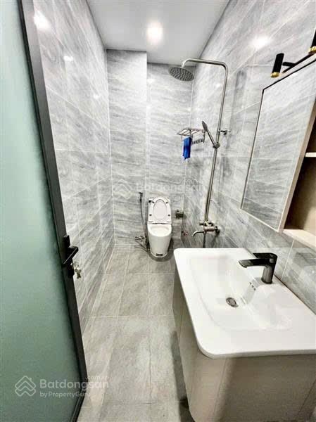 Nhỉnh 6ty nhà 5 tầng btct lô góc tây lân, bình tân,