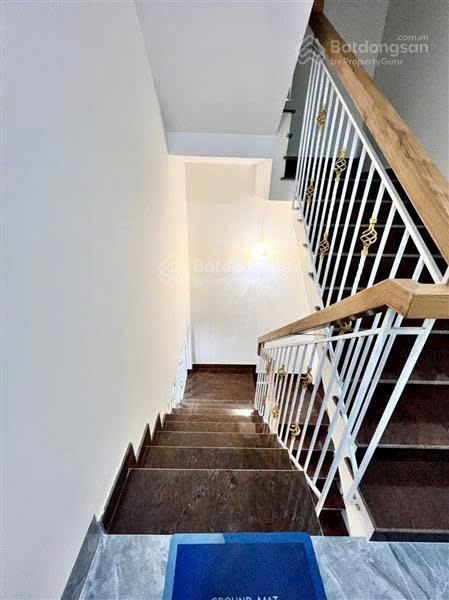 Nhỉnh 6ty nhà 5 tầng btct lô góc tây lân, bình tân,