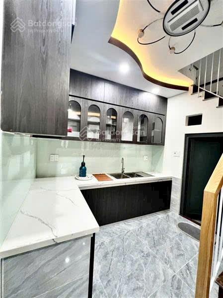 Nhỉnh 6ty nhà 5 tầng btct lô góc tây lân, bình tân,