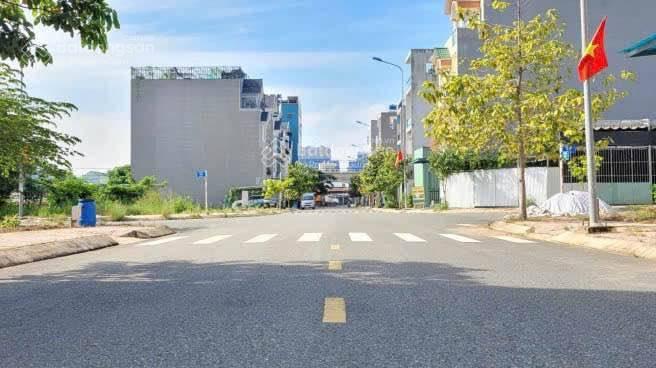 Bán gấp lô đất thới hòa, nằm ngay mt đường 16m, gần kcn mỹ phước 3, dt 150m2