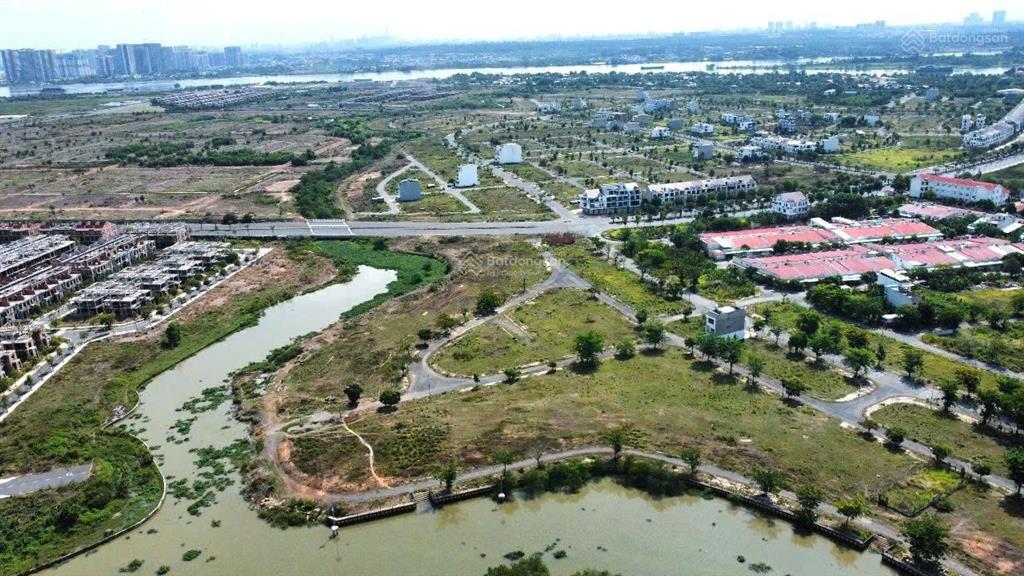 Tôi cần bán gấp lô đất đông nam công viên khu 2.