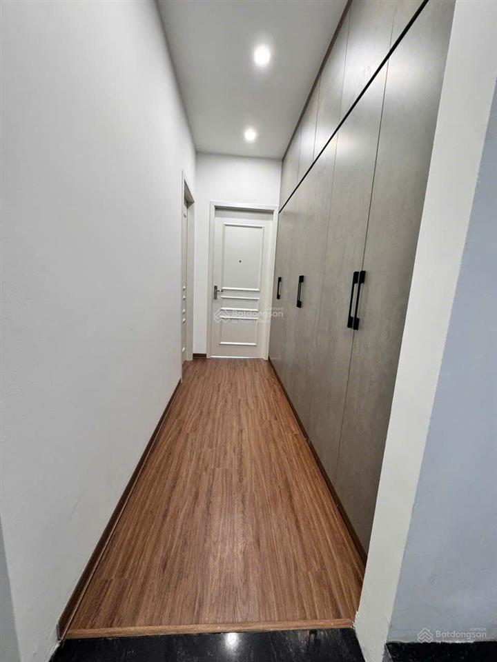 Nhà ngõ ô tô kinh doanh nhỏ, 8 phòng cho thuê 25 triệu/tháng, 40m2x5t, chân bến xe buýt, ga metro