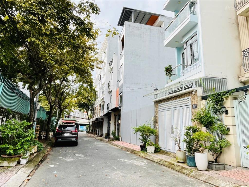 Sang nhượng trước tết nhà 3 tầng ngay vành đai 2  ngang 5.8m bề thế  dọn vali ở ngaydân trí cao