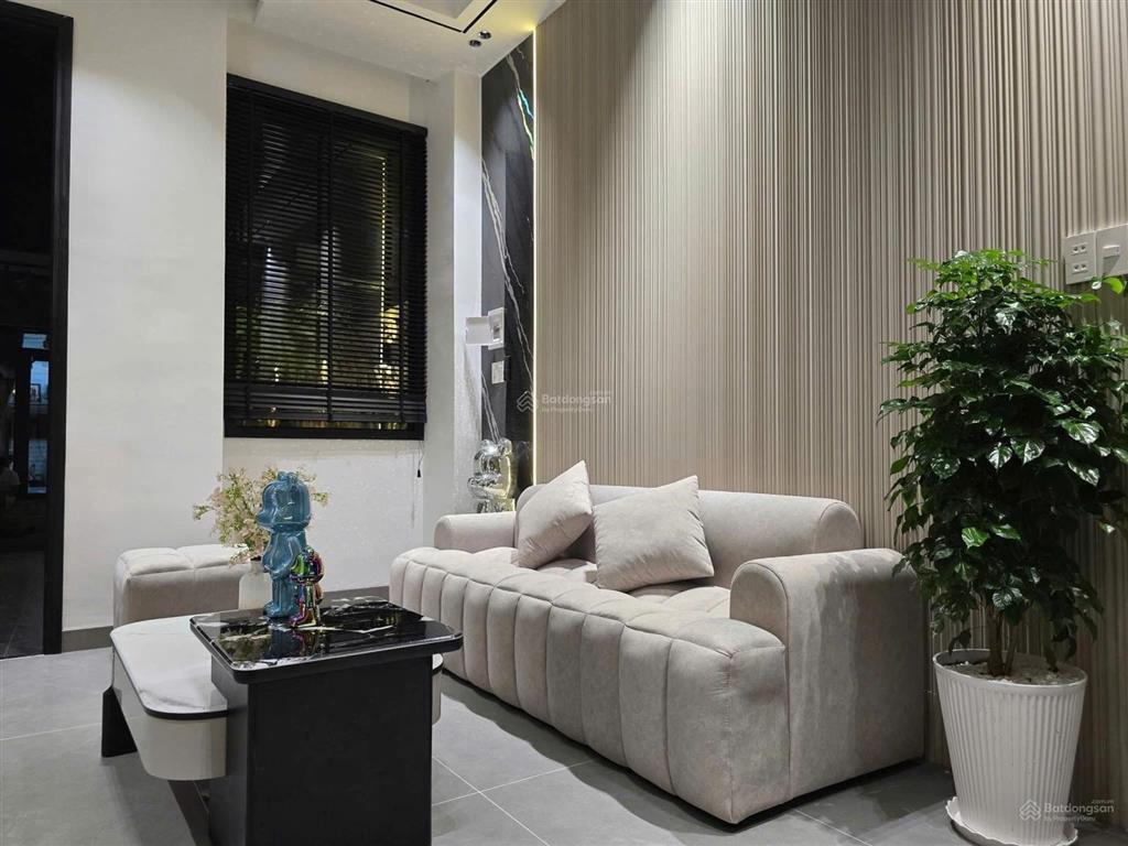 Bán nhà chính chủ hẻm 372 hoàng hữu nam  q9. gần đại học hutech và fpt dt 63m2/2 tỷ 65 sổ riêng