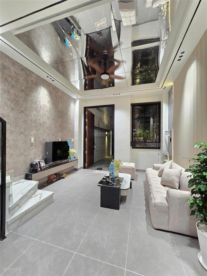 Bán nhà chính chủ hẻm 372 hoàng hữu nam  q9. gần đại học hutech và fpt dt 63m2/2 tỷ 65 sổ riêng